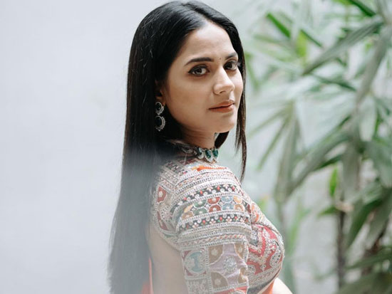 Attractive Looks Of Aishwarya Dutta In Saree